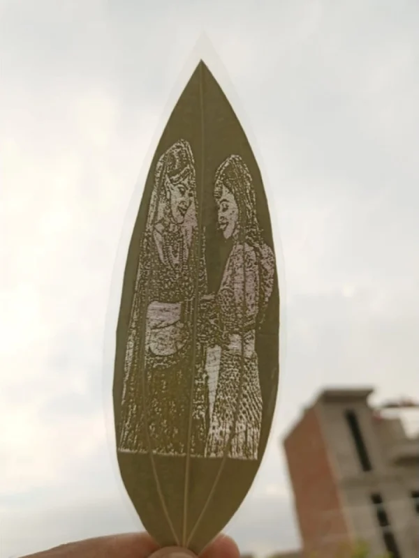Custom Engraved Leaf Art – Bride And Bridesmaid - Sister Bond Portrait on Natural Leaf
