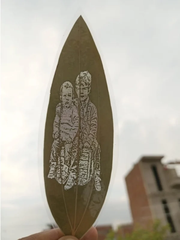 Custom Engraved Leaf Art – Parent And Child Portrait on Natural Leaf