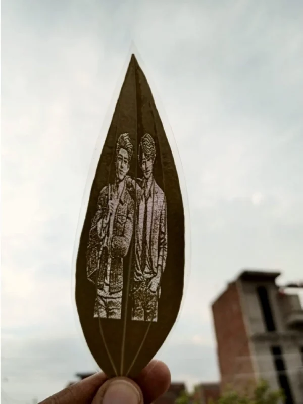Custom Portrait on Natural Leaf – Friendship
